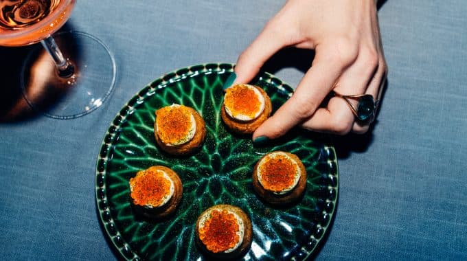 Ge bort ett restaurangbesök i julklapp